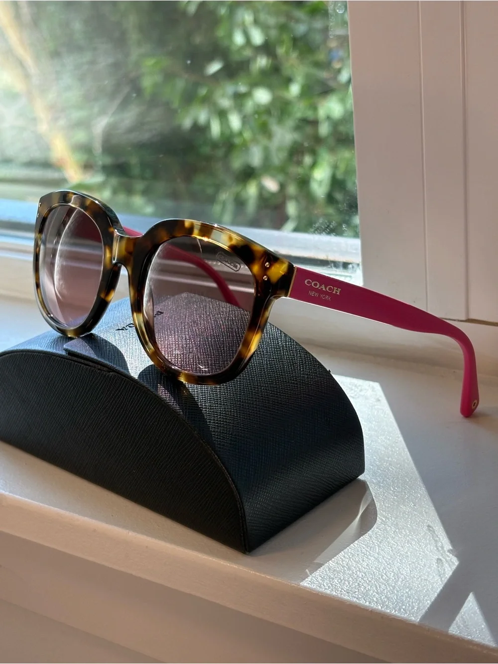 Coach Sunglasses (Spotty Tortoise/Fuchsia)